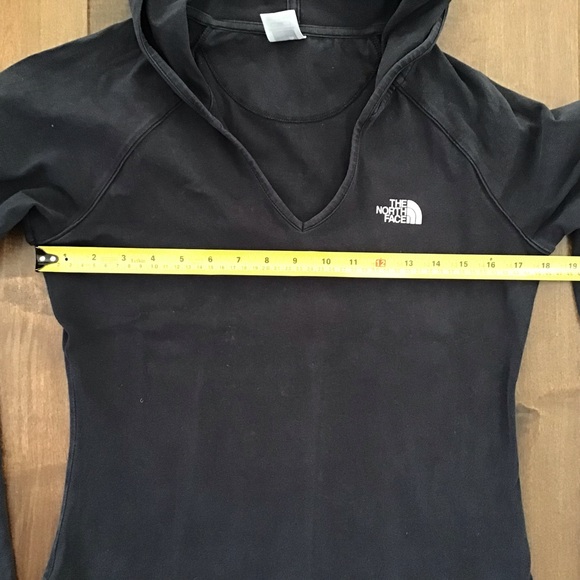 The North Face black long sleeve w/hood - size M/L - Picture 3 of 9